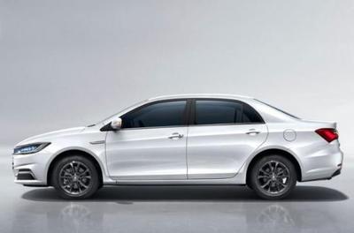 全新比亚迪秦燃油版震撼来袭，美学革新能否让老对手帝豪陷入沉思？